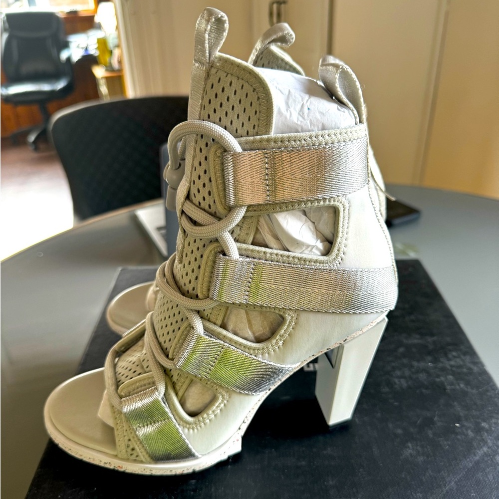 United Nude- Lev Nomad Hi Mylar, BNIB size 38